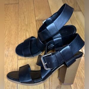 CHRISTIAN Siriano - Women’s Black Strap Slingback Block Heel Sandals